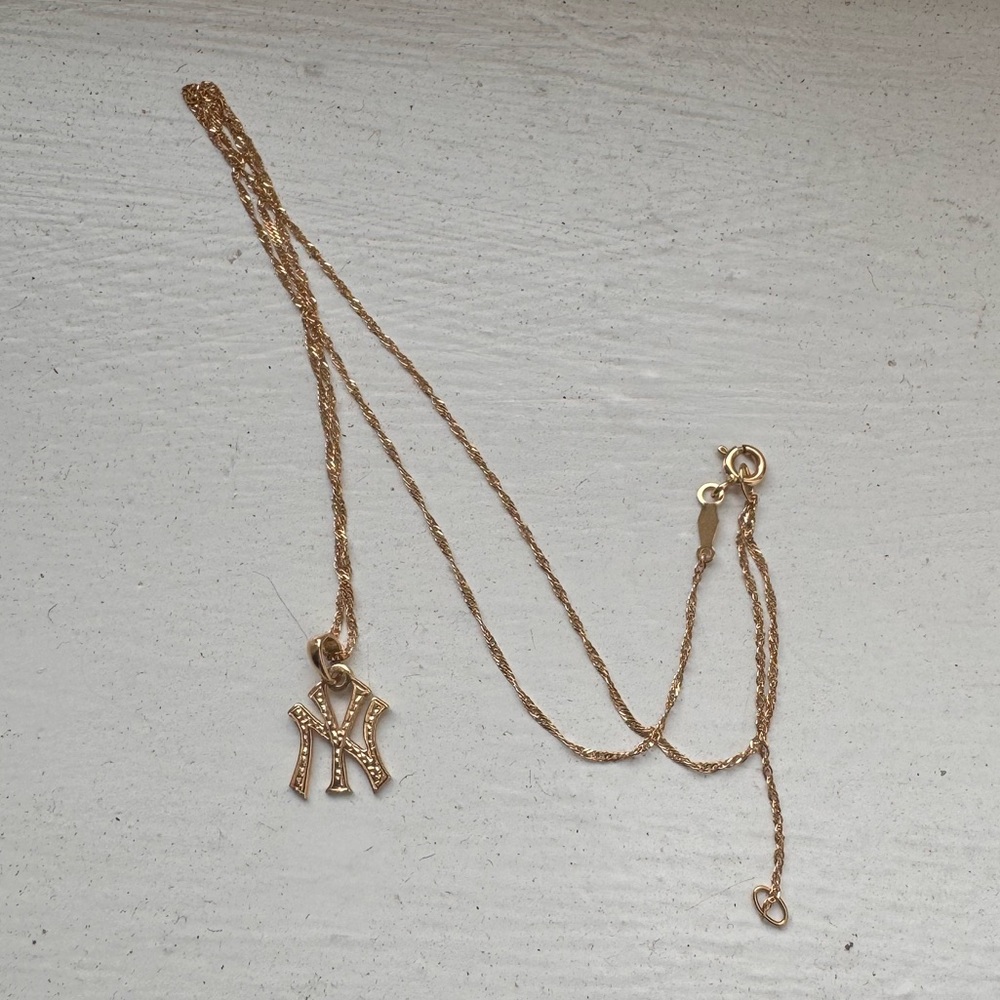 Yankees 14K Gold Pendant & Catbird Sweet Nothing Chain